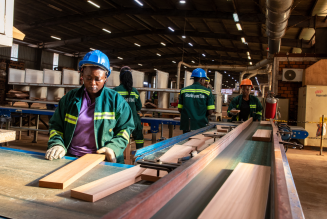 Worker at CIB Olam. Photo FSC Africa/ Jonathan Perugia